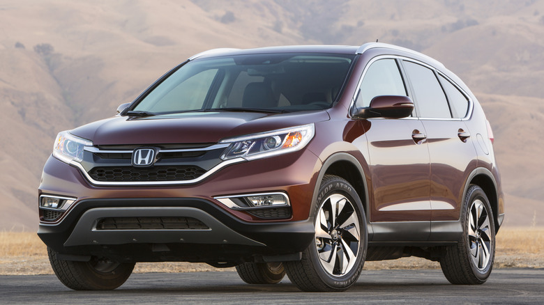 2015 Honda CR-V, front-left three-quarter view
