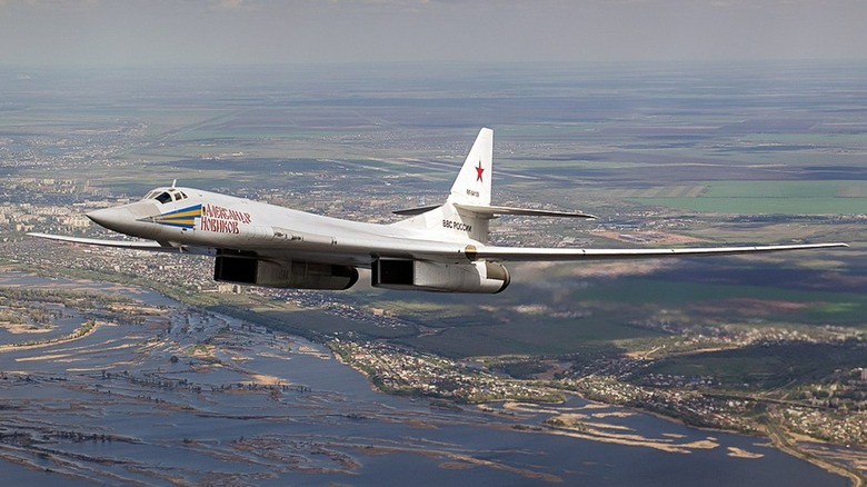 A Tu-160 flying over Volga River
