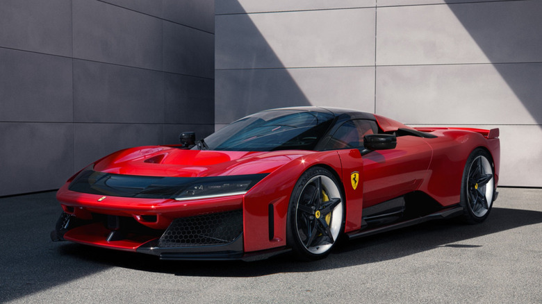 2025 Ferrari F80 front 3/4 view static image