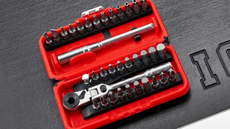 Icon Ratchet set sitting on a black Icon mat