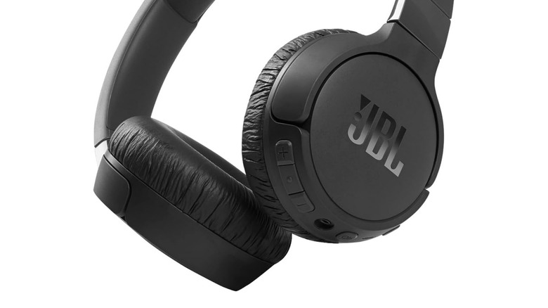  JBL Tune 660NC in black color