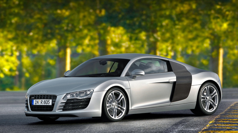 Side shot of the 2007 Audi R8