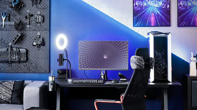 Ring Lamp on a busy computer desk, light and phone holder facing the chair