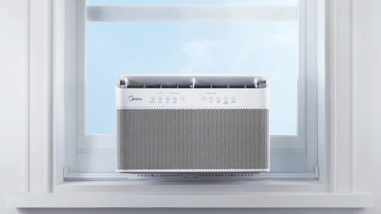 Midea U-shaped MAW12V1QWT installed in a window