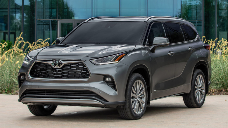 Toyota Highlander front 3/4