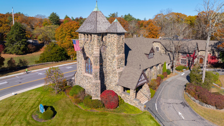 A fork in the Boston Post Road in Massachussetts