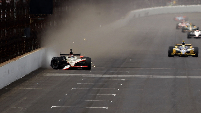 JR Hildebrand driving his wrecked IndyCar across the finish line, front-view