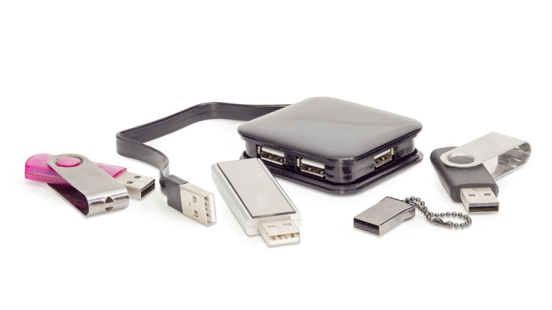 Different USB devices includinh hub and flash drives