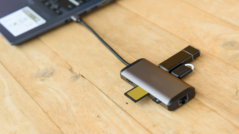 USB hub with flash drives and memory cards connected to a laptop