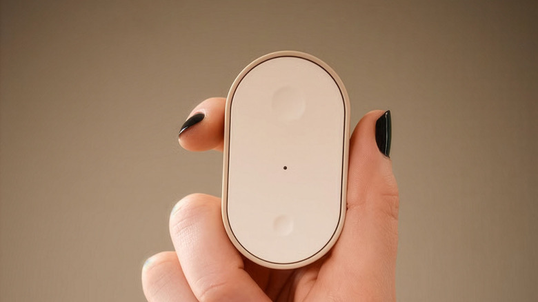 A close up of the IKEA Bilresa remote control