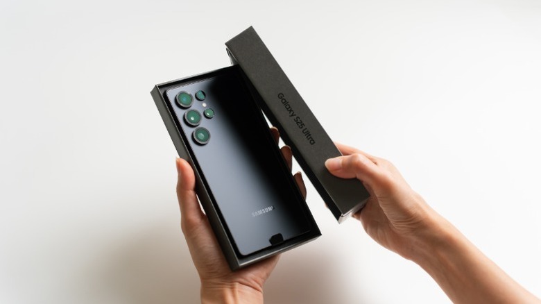 Person unboxing the Galaxy S25 Ultra