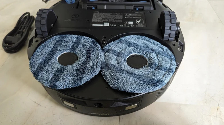 The mops of the Eufy X10 Pro Omni