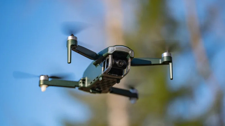 Gleesfun G11Mini drone in flight