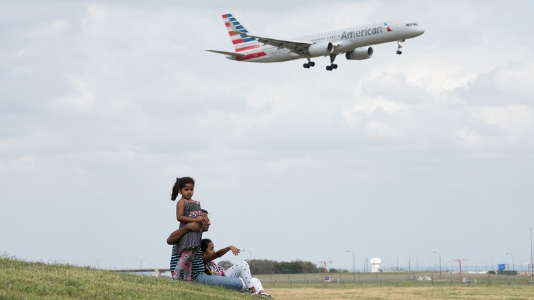 Planespotters at Founders Plaza