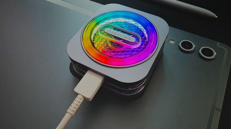 USB-C cable powers a fan cooler