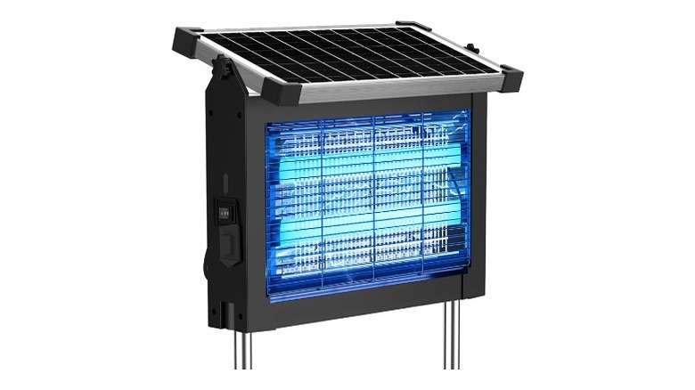 Outdoor zapper with a solar panel on top