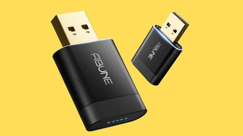 Abune wireless CarPlay adapter