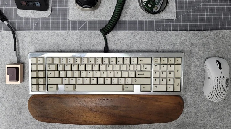 geon works w1-at keyboard
