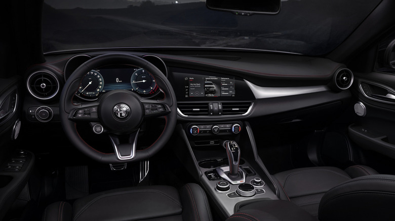Alfa Romeo Giulia interior dashboard