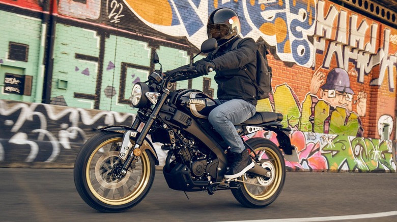 Man riding Yamaha XSR125 Legacy