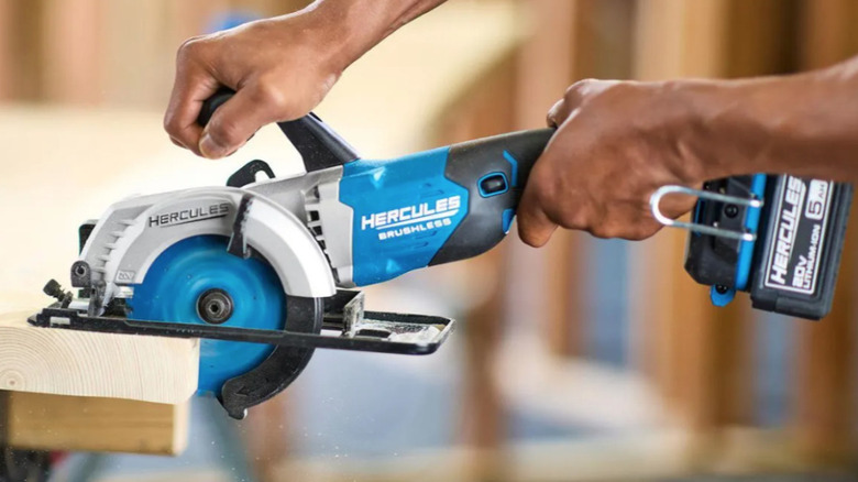 Hercules saw cutting board with battery on end of tool