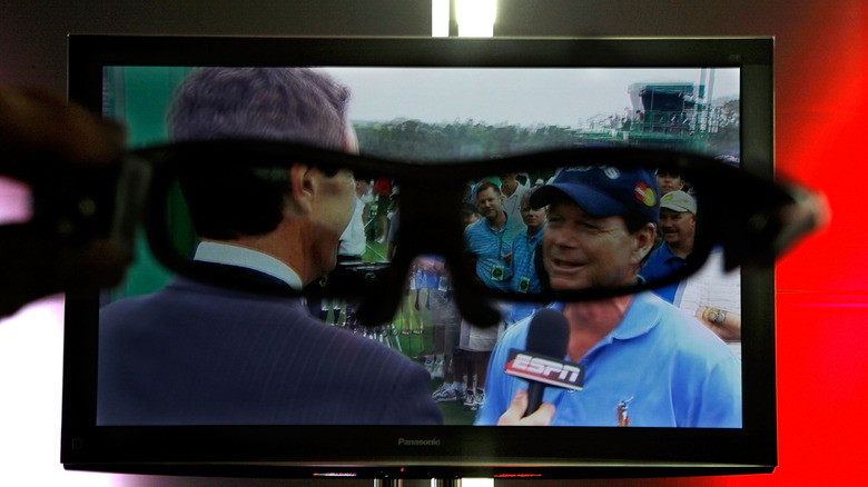 Looking at a 3D TV through 3D glasses