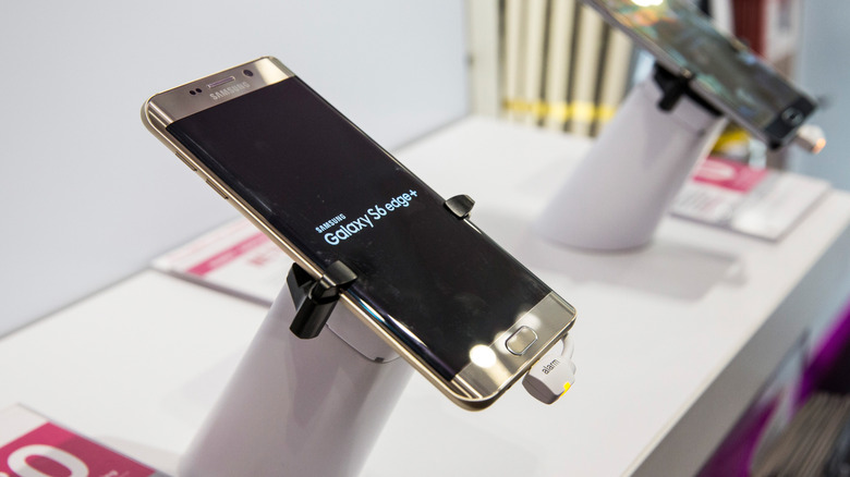 Galaxy S6 Edge on phone display