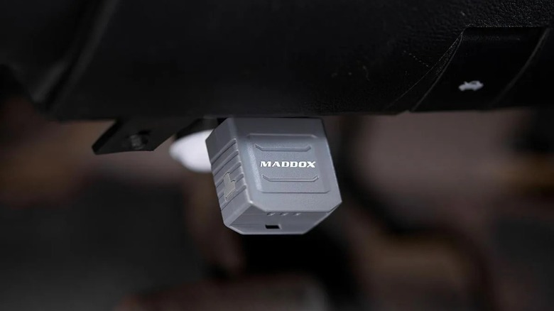 Maddox Smart Mobile Device OBDII Code Reader plugged in