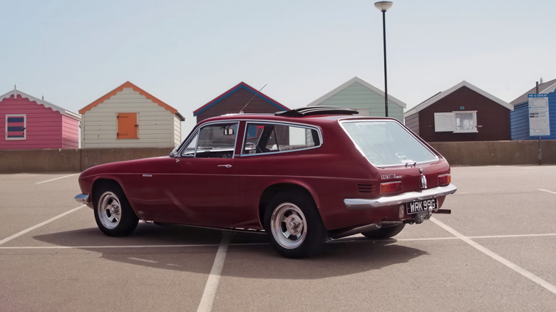 Reliant Scimitar GTE rear 3/4 view