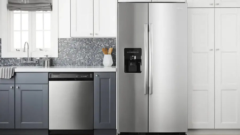 Amana - 21.4 Cu. Ft. Side-by-Side Refrigerator - Stainless steel