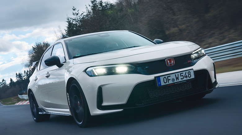 Front 3/4 view of Honda Civic Type R setting Nurburgring record in 2023