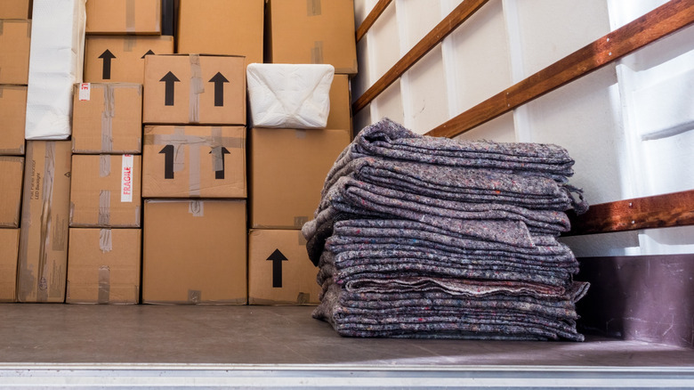 Franklin Moving Blanket in Black