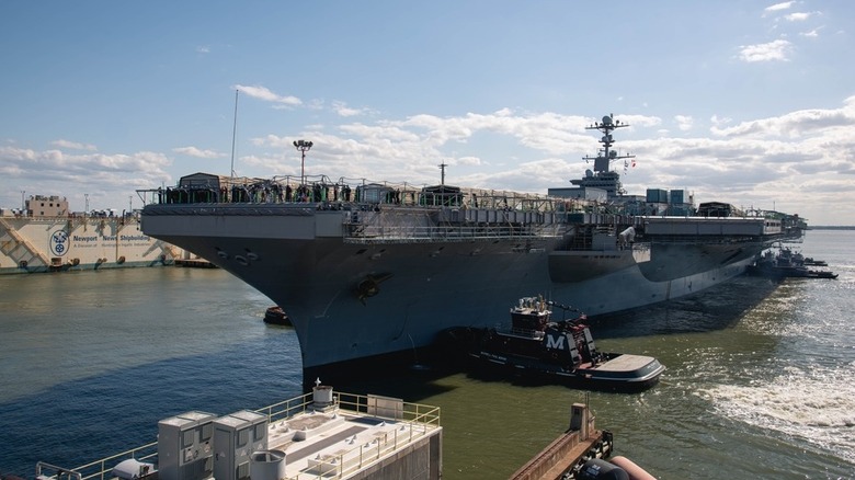 USS John C. Stennis arriving for RCOH at Newport News Shipbuilding