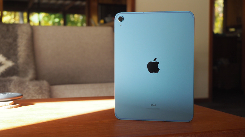 iPad 2022 upright back side