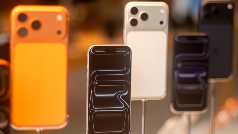 iPhone 17 Pro devices on display