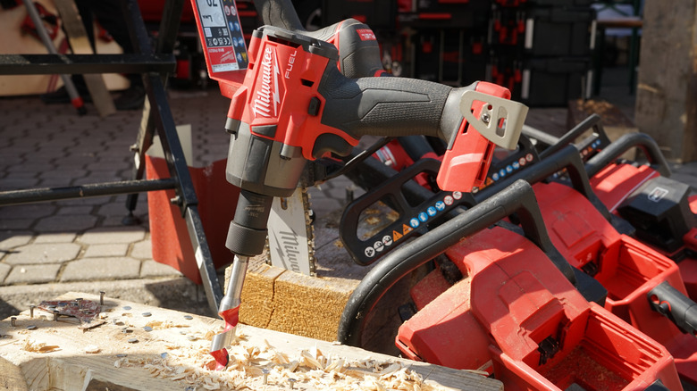 Picture displaying Milwaukee power drill