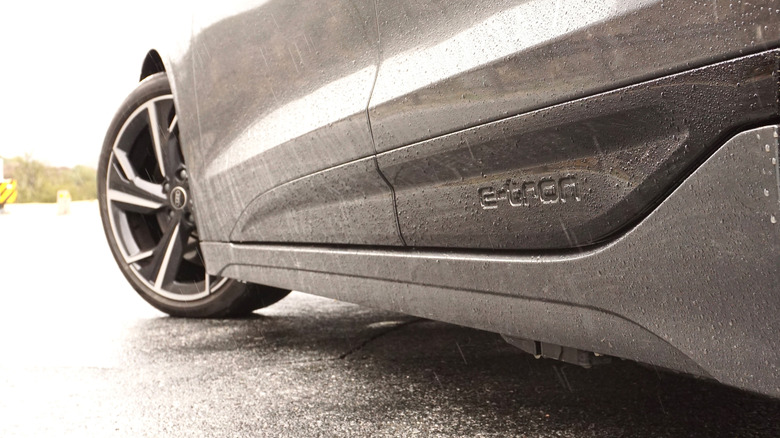 2025 Audi S6 e-tron Sportback side sill