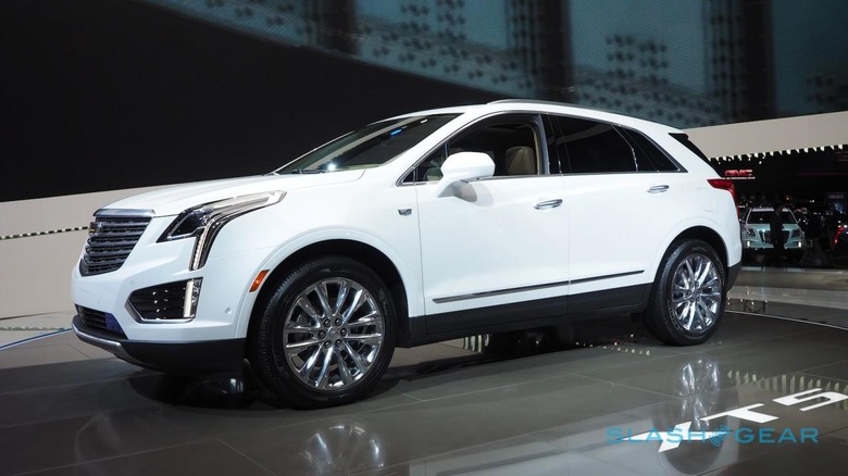 2017-cadillac-xt5-0