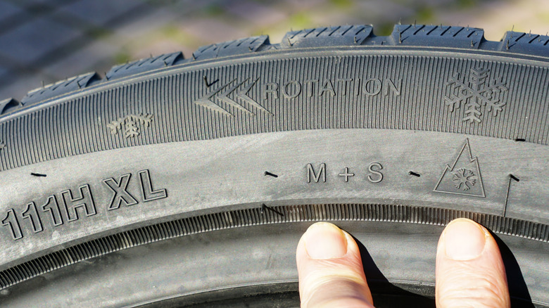 Rotation markings on a car tire