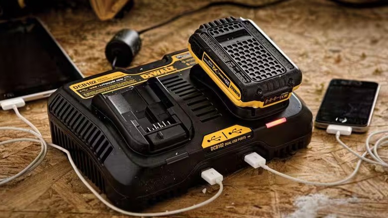 DeWalt Dual Port Jobsite charging station