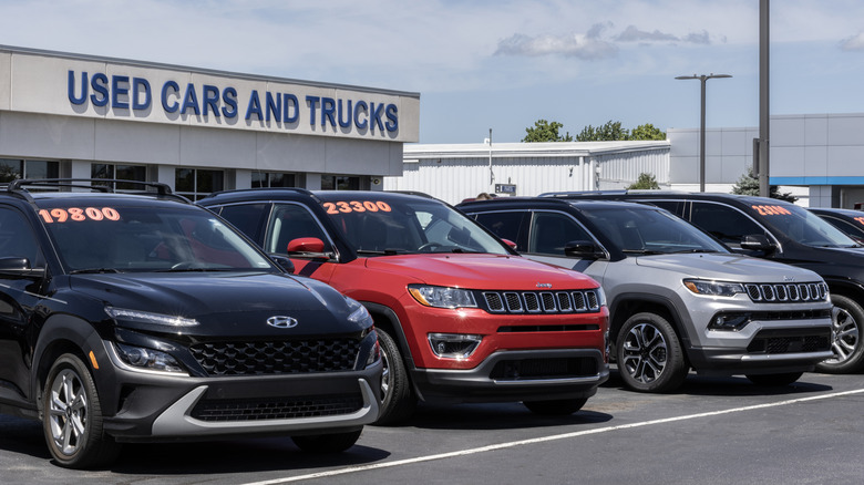 Cars and trucks in front of a used car dealership