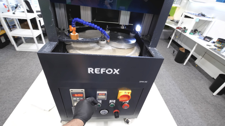 Refox scratch moving machine