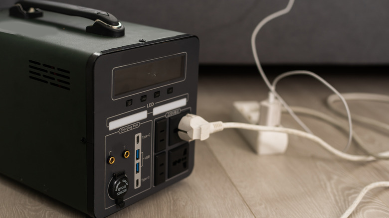 Portable power station charging