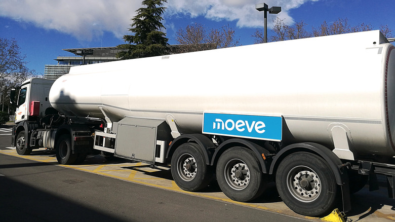 Moeve fuel truck on the road