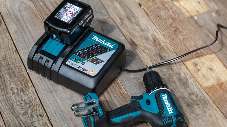 Charging Makita cordless drill battery.