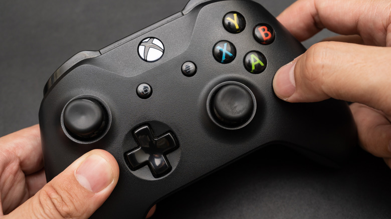 Person holding an Xbox controller