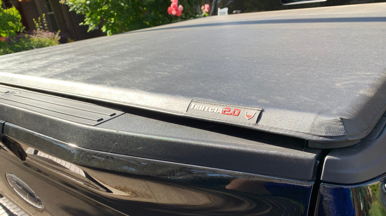 Truck bed with a tonneau cover