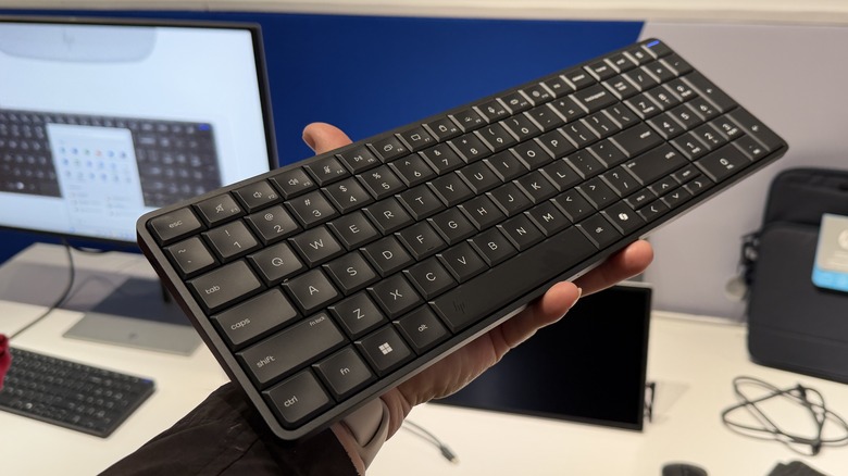 Man holding HP EliteBoard G1a