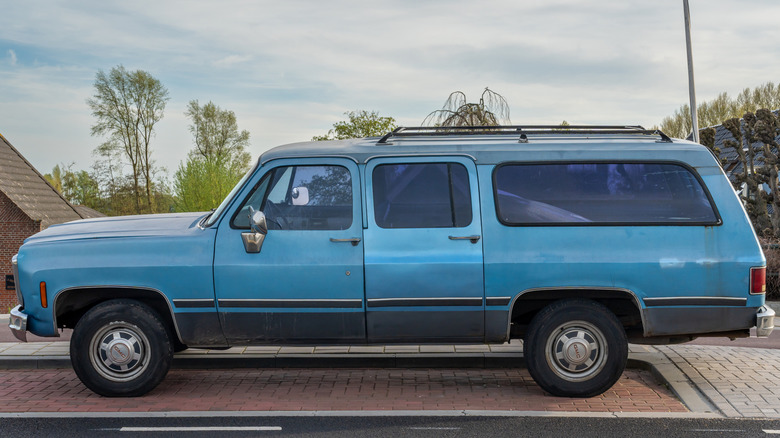 A blue Chevrolet Suburban from the TBI engine era