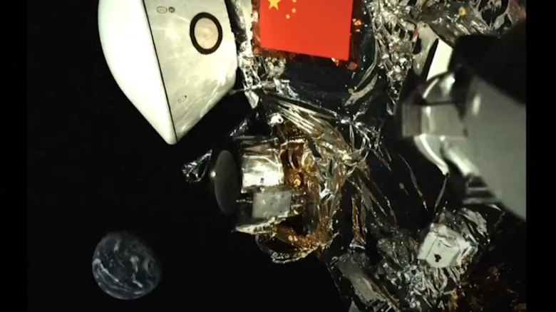 A photograph taken by China's Tianwen-2 Probe of itself with Earth in the background